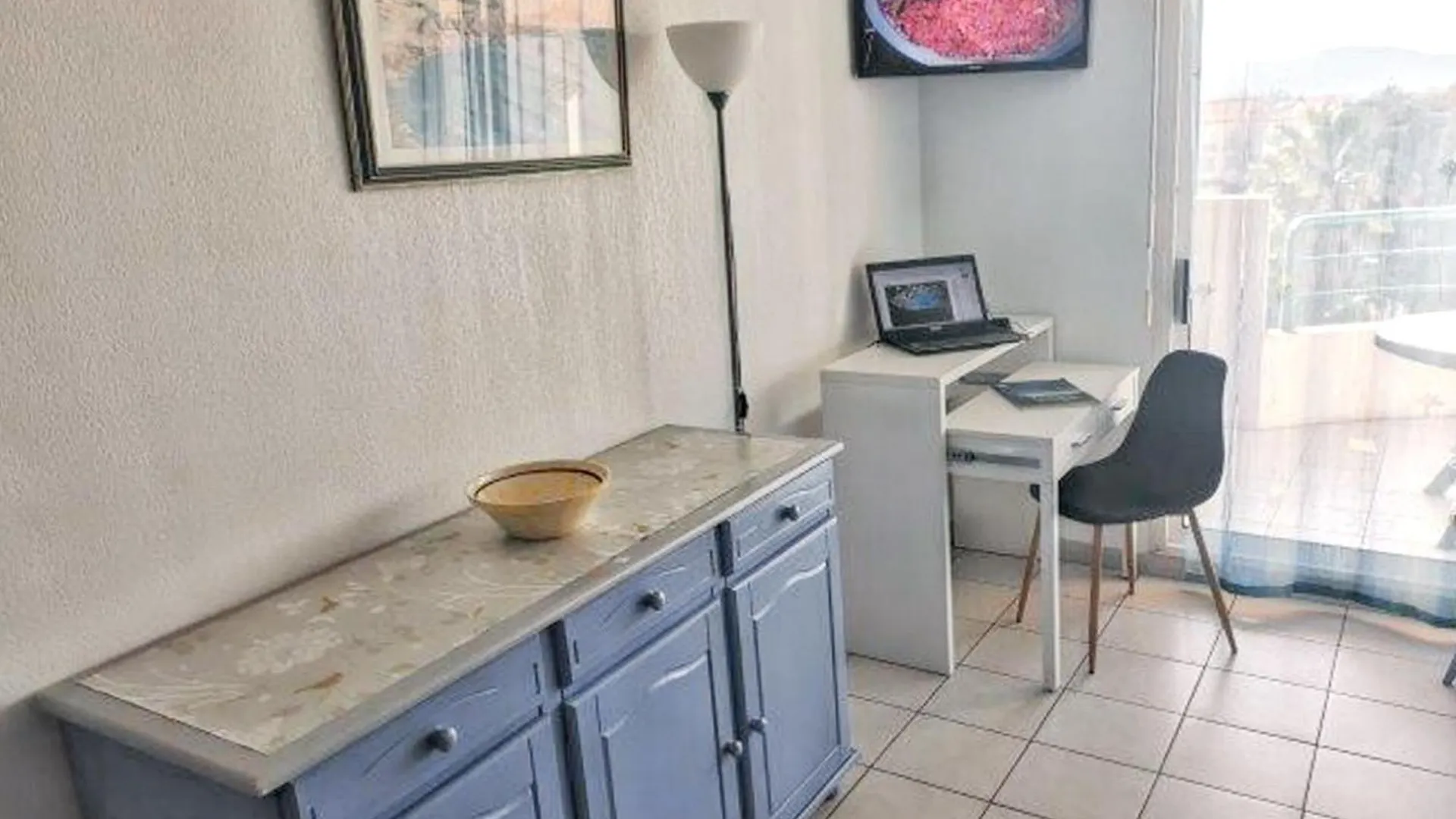 Apartment Appartement Charmant Avec Vue A Frejus 35 M² Piscine Partagee