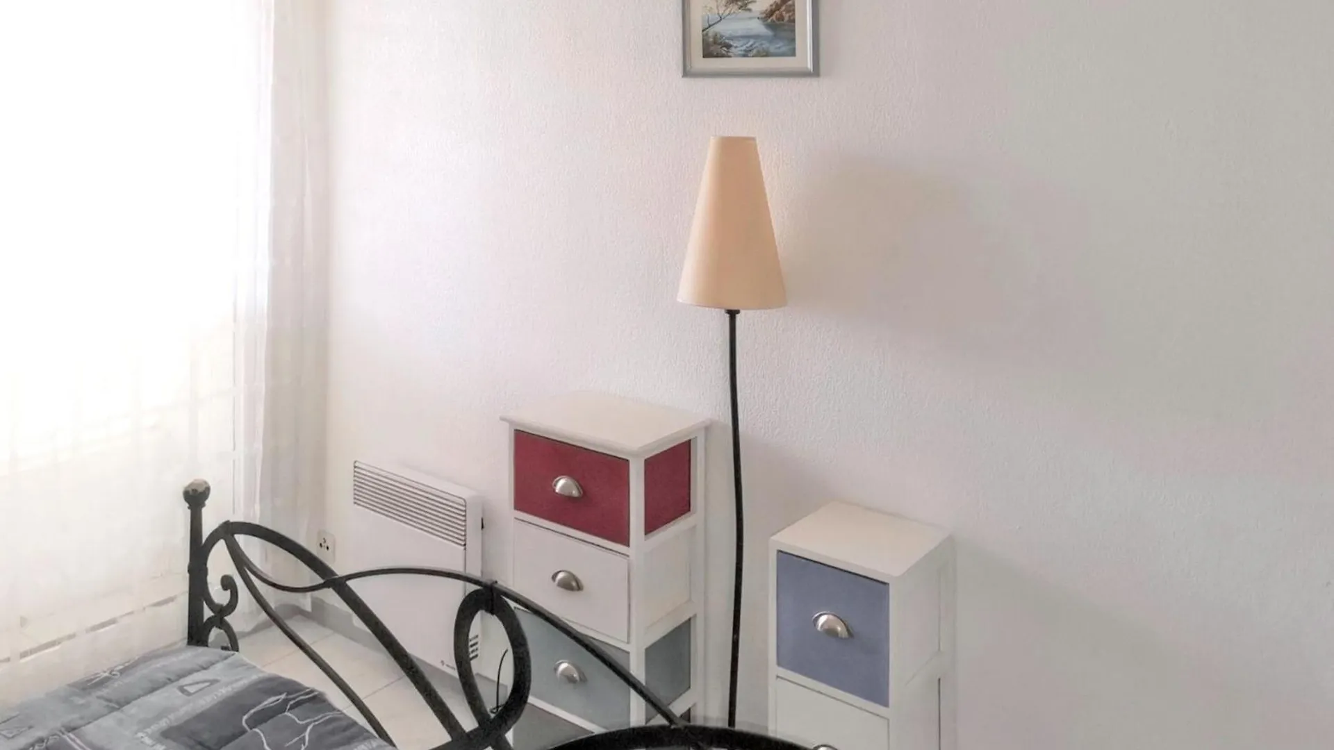 Apartment Appartement Charmant Avec Vue A Frejus 35 M² Piscine Partagee