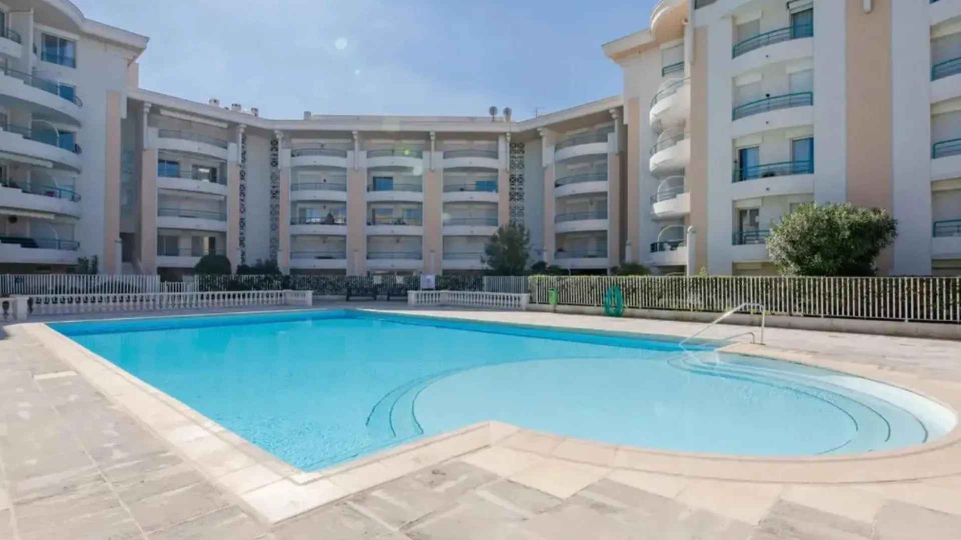 Appartement Charmant Avec Vue A Frejus 35 M² Piscine Partagee 0*,  France