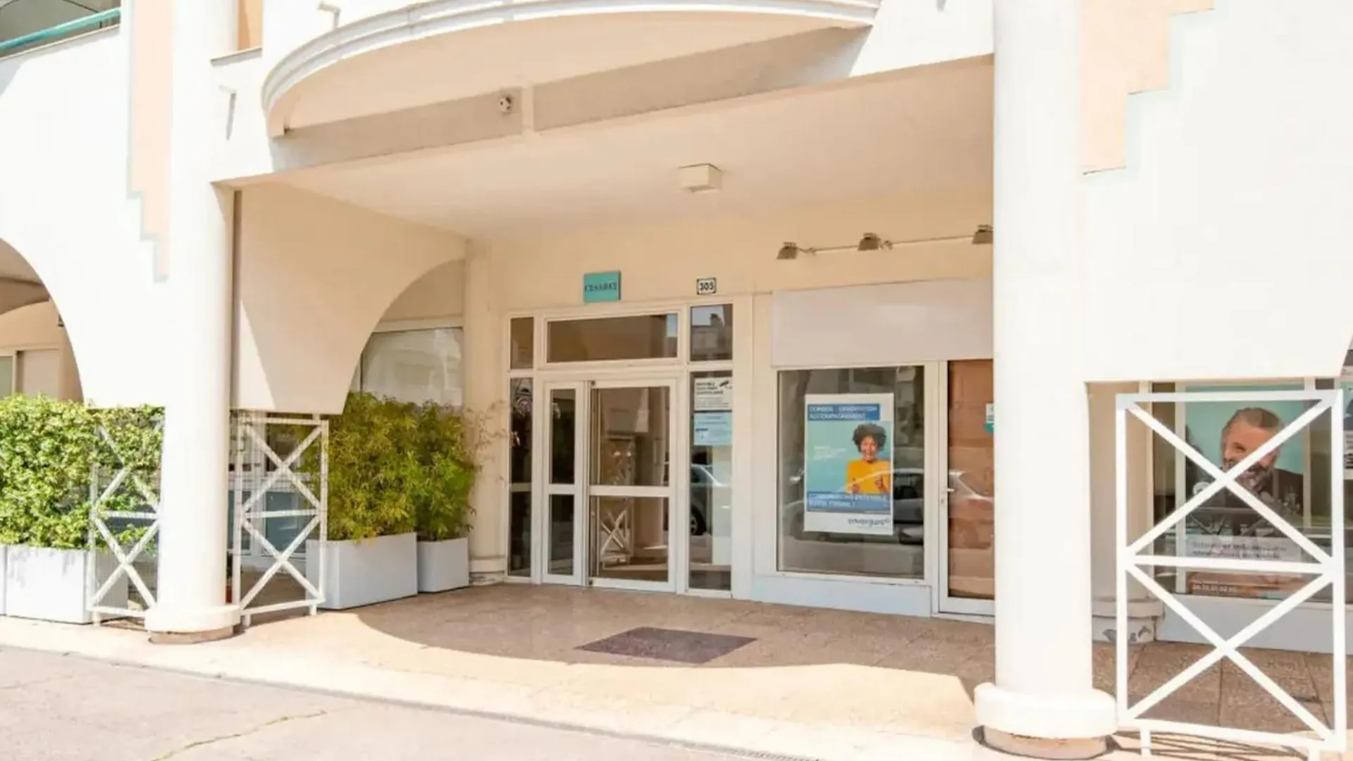 Apartment Appartement Charmant Avec Vue A Frejus 35 M² Piscine Partagee France